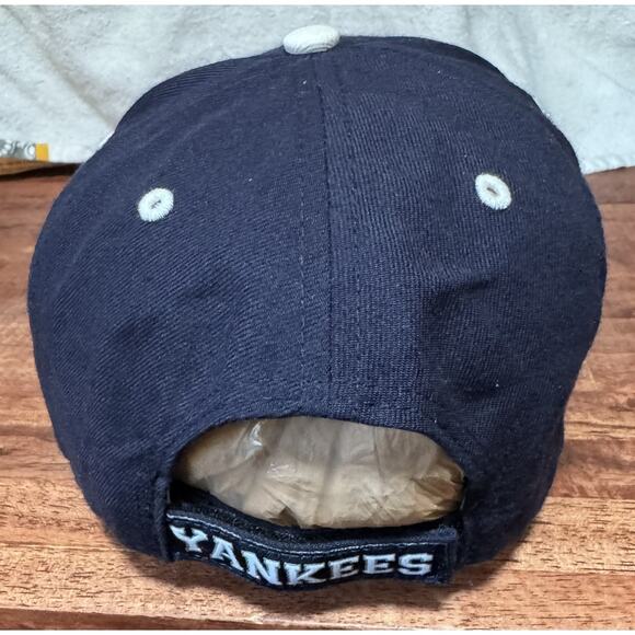 New York Yankees Blue Hat Cap Twins Enterprise Strap Back Spell Out on Visor - Picture 3 of 6
